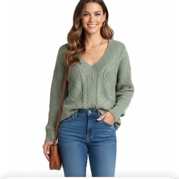 aerie Sweaters - Aerie green cable knit vneck pullover sweater size XS